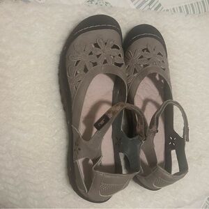 JBU Gray Floral Cutout Flats